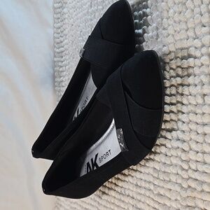 Anne Klein Akotavia Black Pointed Toe Flats, Women's Size 8.5M